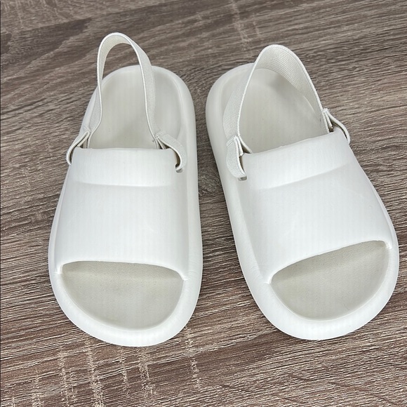 Zara Other - Zara Kids, Cream Slide Sandals
